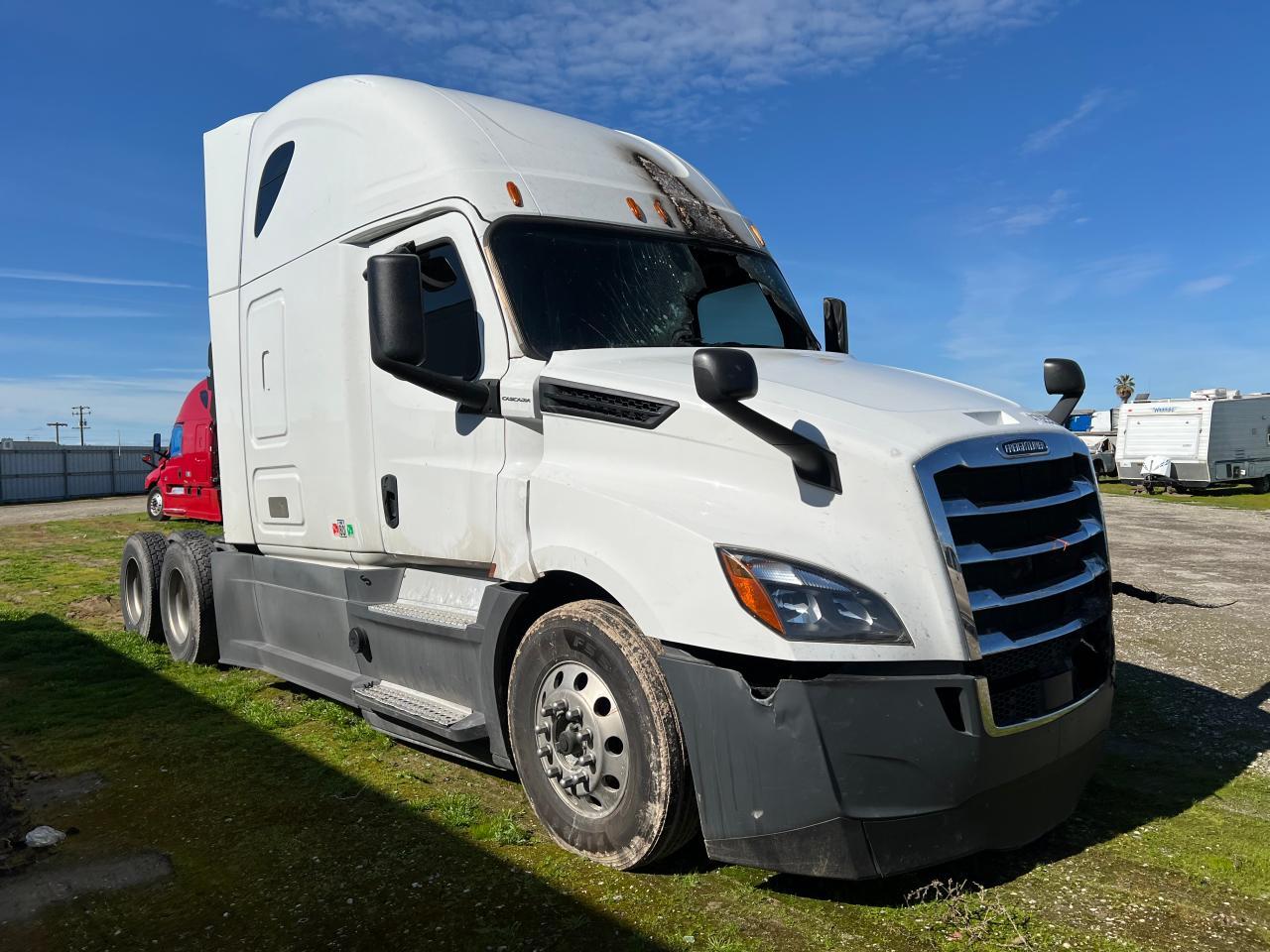 FREIGHTLINER CASCADIA 1 2020 white  diesel 3AKJHHDR3LSLP7393 photo #1