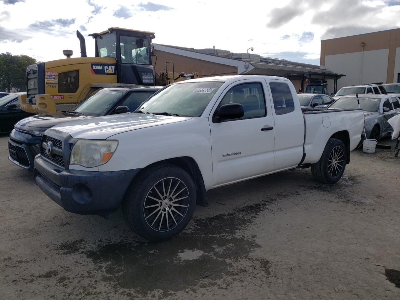 TOYOTA TACOMA ACC 2011 white  gas 5TFTX4CN1BX007296 photo #1