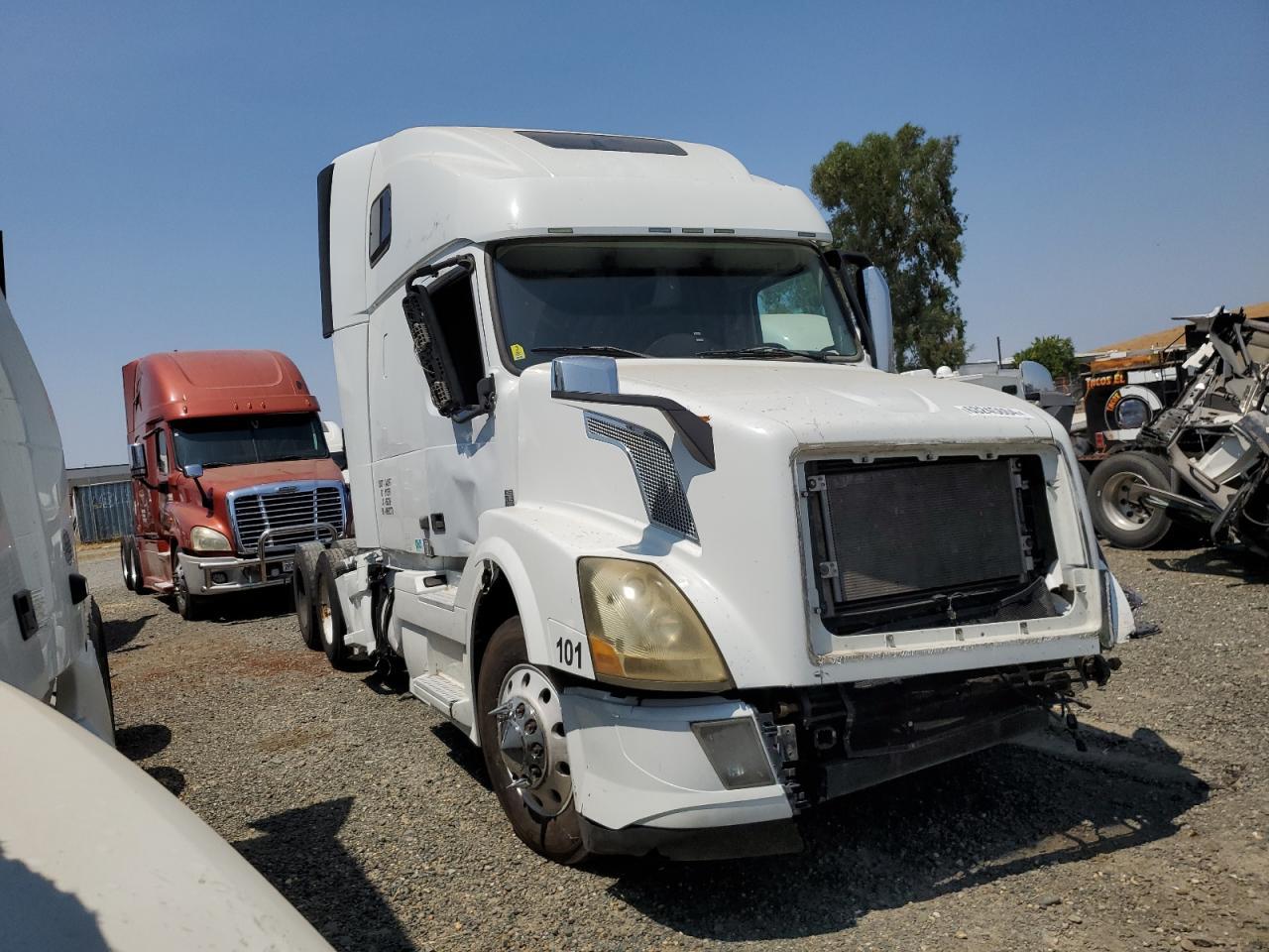 VOLVO VN VNL 2017 white tractor diesel 4V4NC9EH2HN982178 photo #1