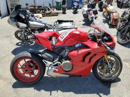 DUCATI PANIGALE V 2021 red  gas ZDMDAGNW3MB015241 photo #2