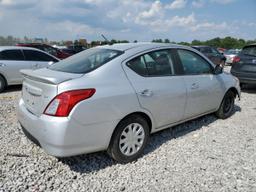 NISSAN VERSA S 2018 silver  gas 3N1CN7AP7JL877904 photo #4