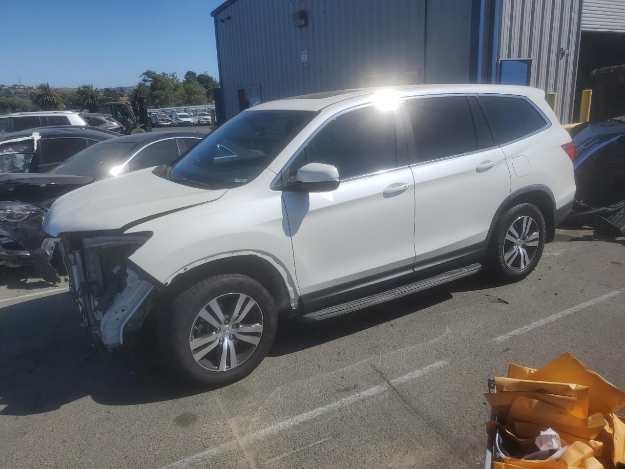 HONDA PILOT EXL 2017 white  gas 5FNYF6H54HB036579 photo #1