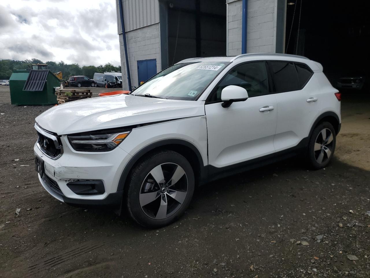 VOLVO XC40 T5 MO 2021 white  gas YV4162UK0M2508406 photo #1