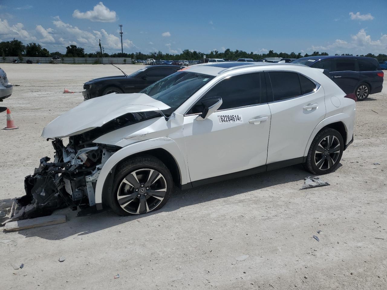 LEXUS UX 250H PR 2023 white  hybrid engine JTHP6JBH3P2145892 photo #1