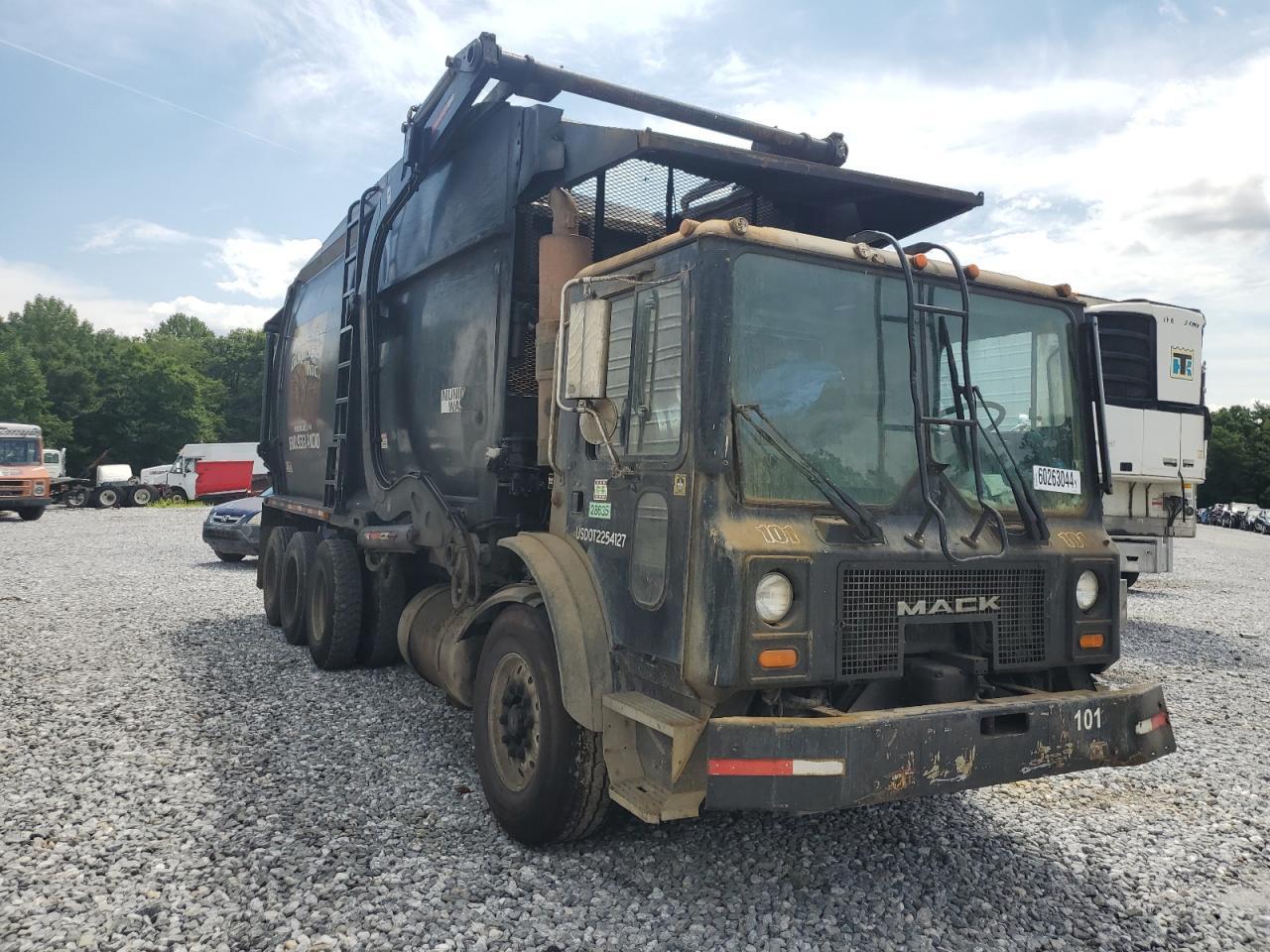 MACK 600 MR600 2006 black tilt cab diesel 1M2K189C76M034094 photo #1