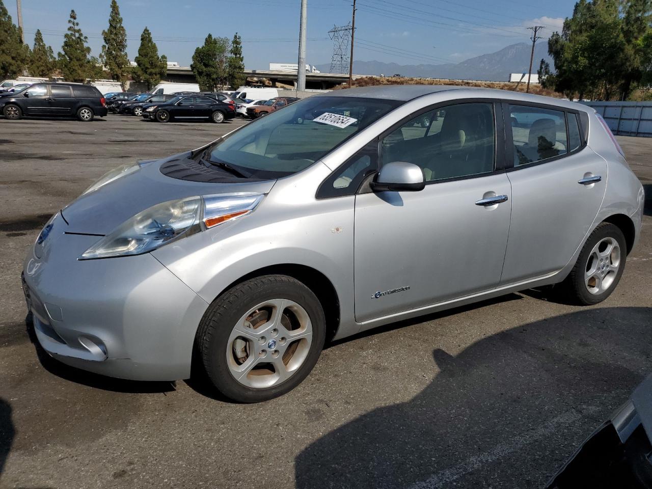 NISSAN LEAF SV 2011 silver hatchbac electric JN1AZ0CP2BT008267 photo #1