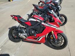 HONDA CBR1000 RR 2021 red  gas JH2SC7719MK400177 photo #2