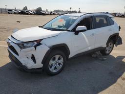 TOYOTA RAV4 XLE 2019 white  gas 2T3W1RFV1KW025390 photo #2