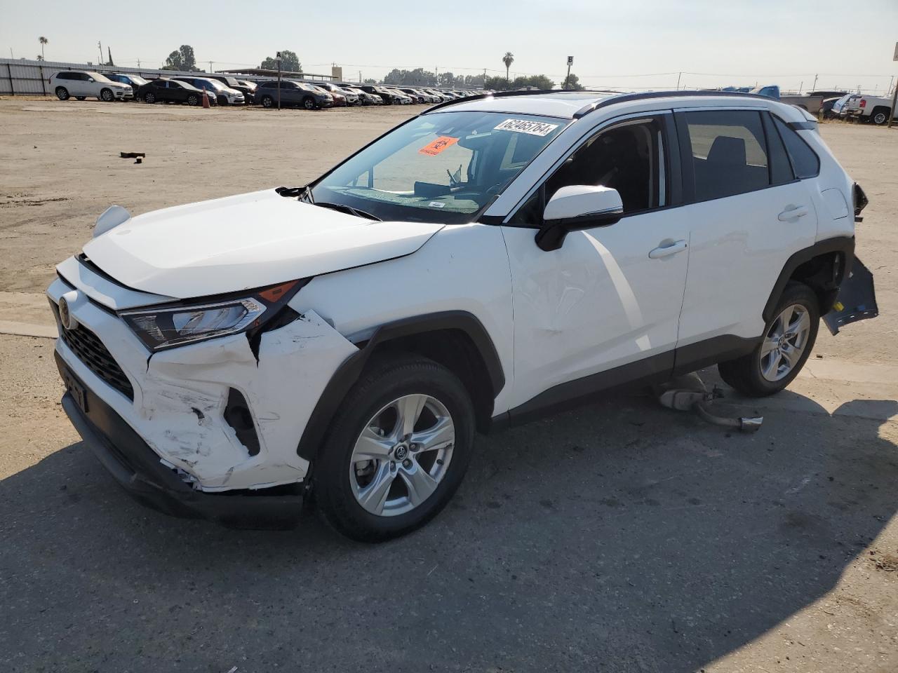 TOYOTA RAV4 XLE 2019 white  gas 2T3W1RFV1KW025390 photo #1