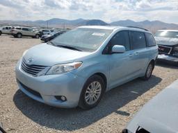 TOYOTA SIENNA XLE 2017 blue  gas 5TDYZ3DC8HS829387 photo #2