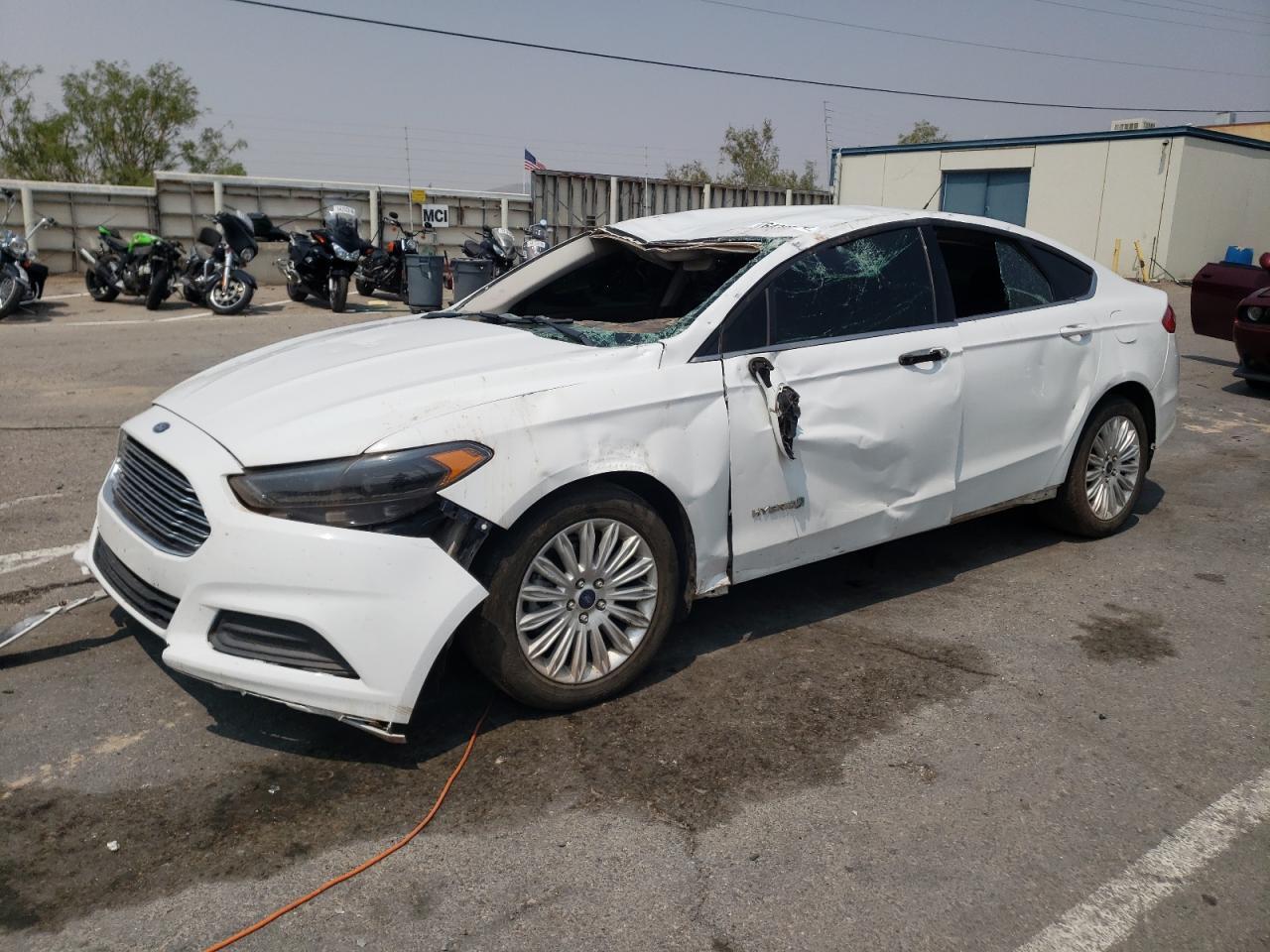 FORD FUSION SE 2016 white sedan 4d hybrid engine 3FA6P0LU5GR241346 photo #1