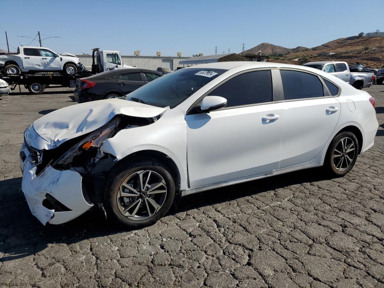 KIA FORTE LX 2023 white  gas 3KPF24AD0PE596774 photo #1