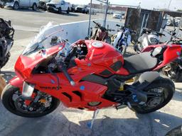 DUCATI PANIGALE V 2022 red  gas ZDMDAGWW7NB002265 photo #4