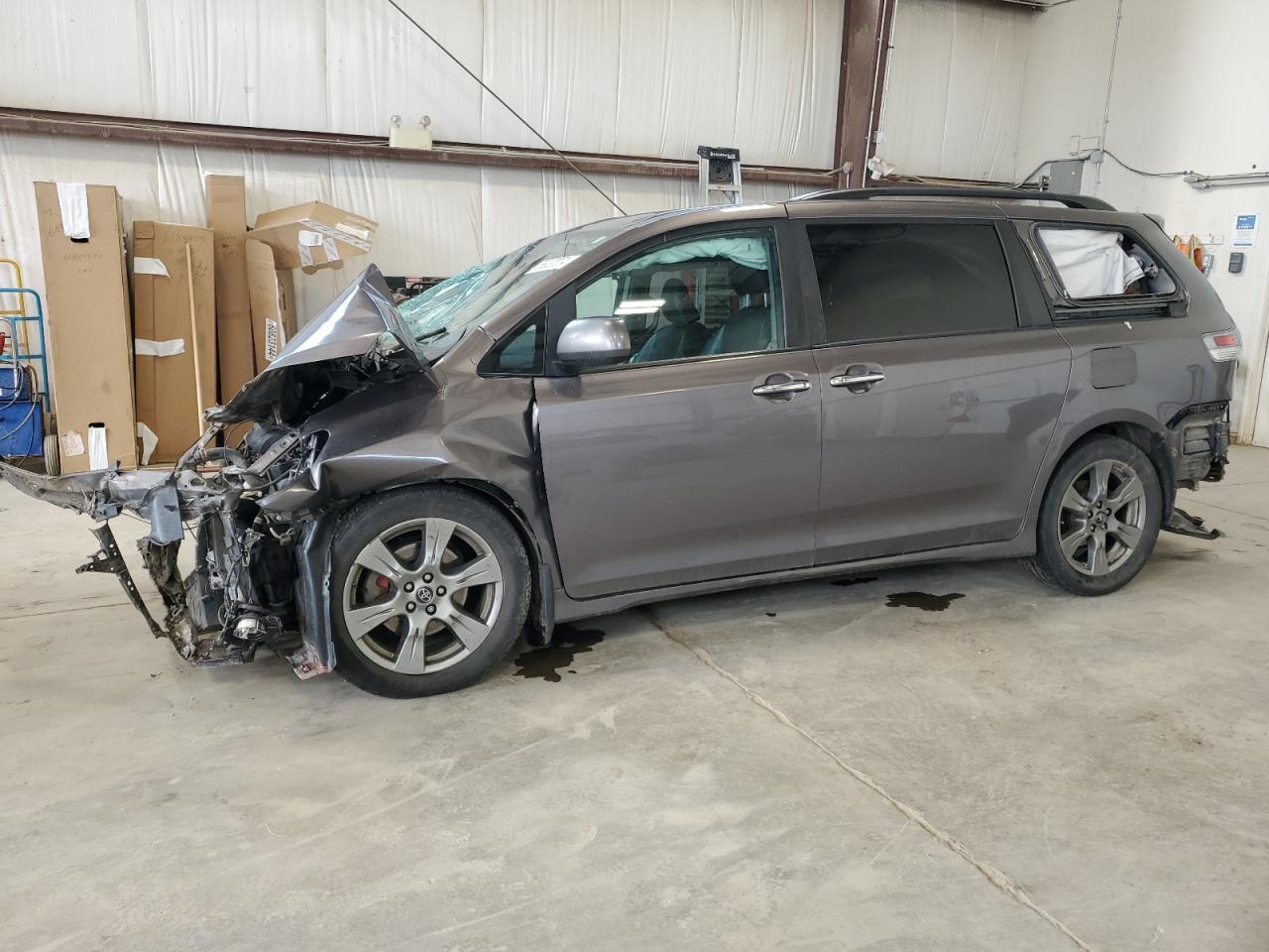 TOYOTA SIENNA SE 2019 gray  gas 5TDXZ3DC3KS993276 photo #1