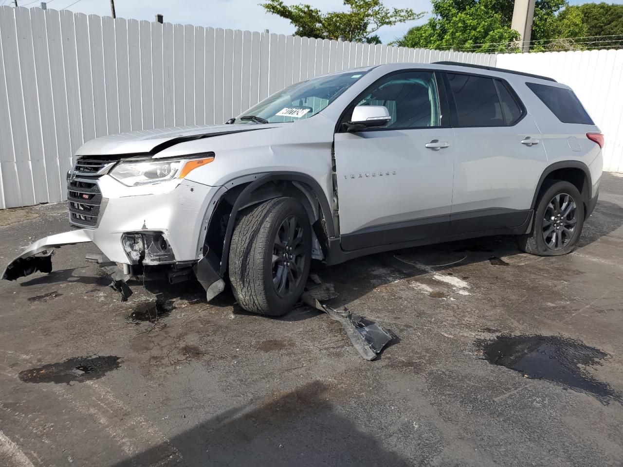 CHEVROLET TRAVERSE R 2019 silver  gas 1GNERJKW6KJ290669 photo #1