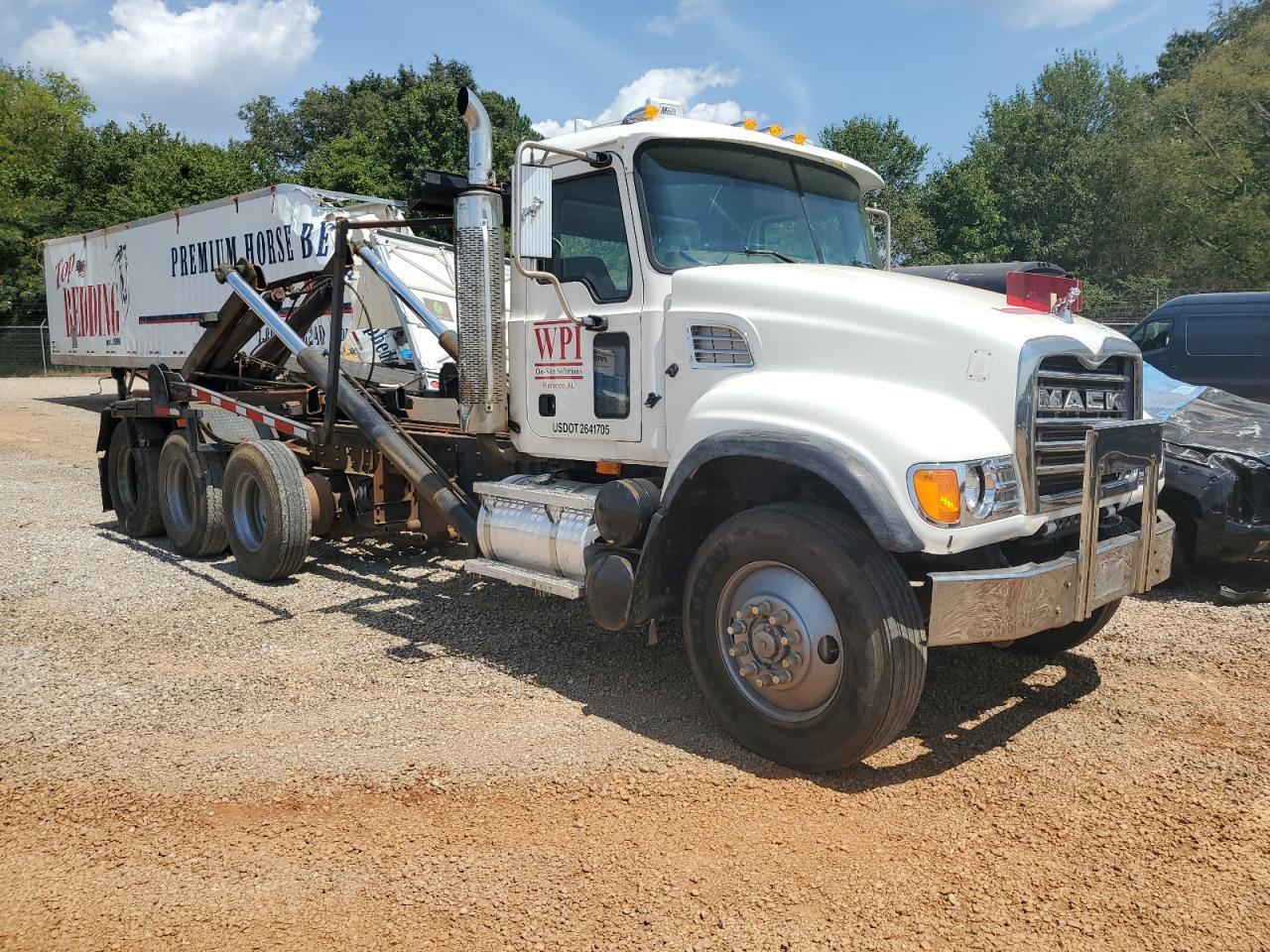 MACK 700 CV700 2002 white  diesel 1M2AG11C42M001626 photo #1