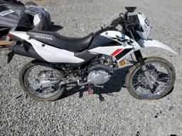 HONDA XR150L E 2023 white  gas 3H1KD1317PD005268 photo #2