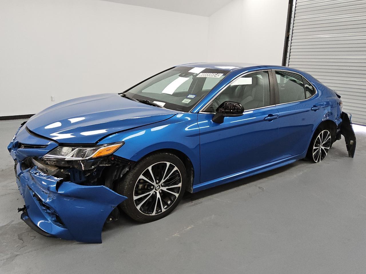 TOYOTA CAMRY L 2018 blue  gas 4T1B11HK4JU134369 photo #1