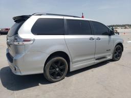 TOYOTA SIENNA SE 2020 silver  gas 5TDXZ3DCXLS084856 photo #4