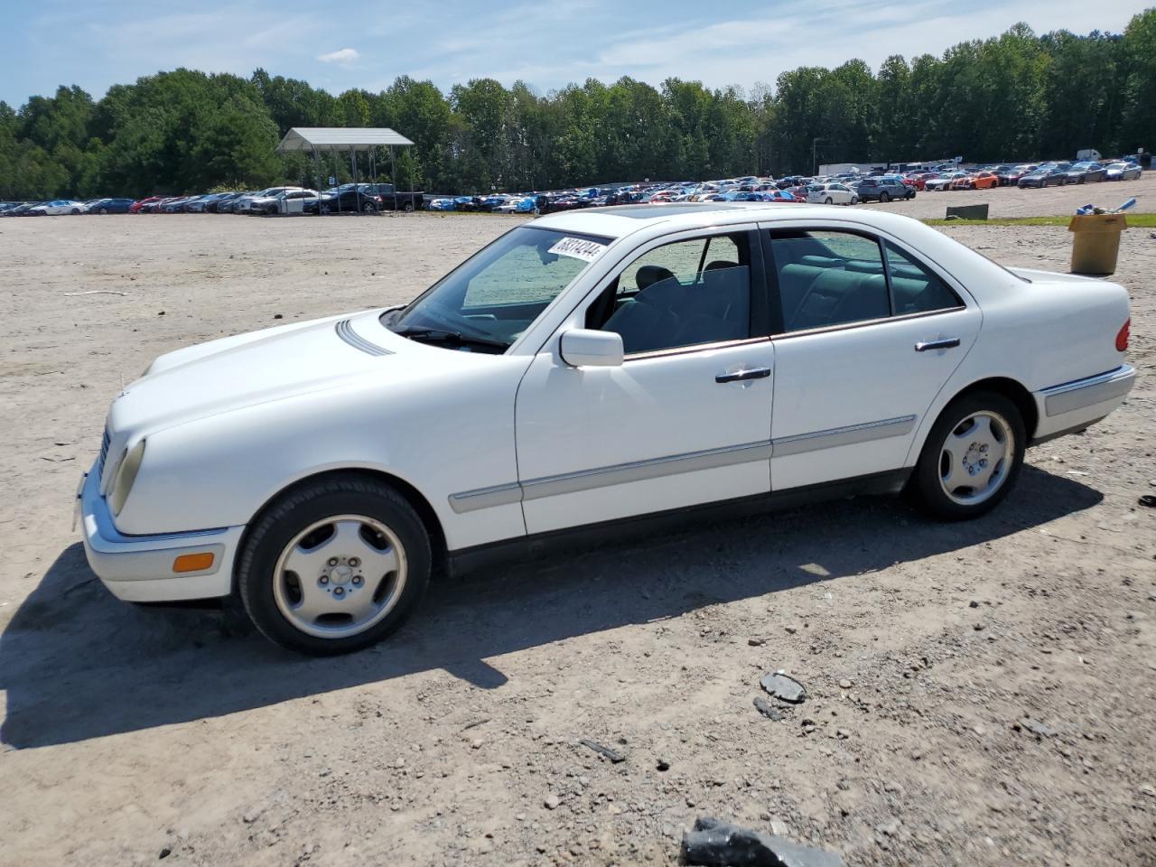 MERCEDES-BENZ E 420 1997 white sedan 4d gas WDBJF72F2VA192857 photo #1