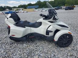 CAN-AM SPYDER ROA 2018 white  gas 2BXNBDD25JV000013 photo #2