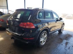 VOLKSWAGEN TOUAREG V6 2011 black 4dr spor diesel WVGFK9BP8BD005778 photo #4