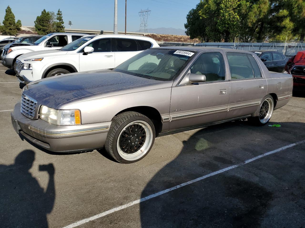 CADILLAC DEVILLE DE 1997 silver sedan 4d gas 1G6KE54Y3VU299087 photo #1