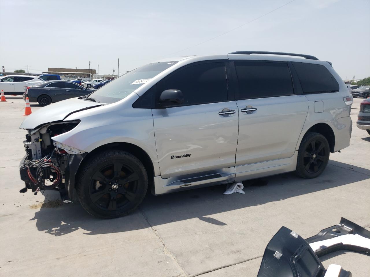 TOYOTA SIENNA SE 2020 silver  gas 5TDXZ3DCXLS084856 photo #1