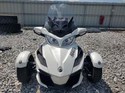 CAN-AM SPYDER ROA 2018 white  gas 2BXNBDD25JV000013 photo #3