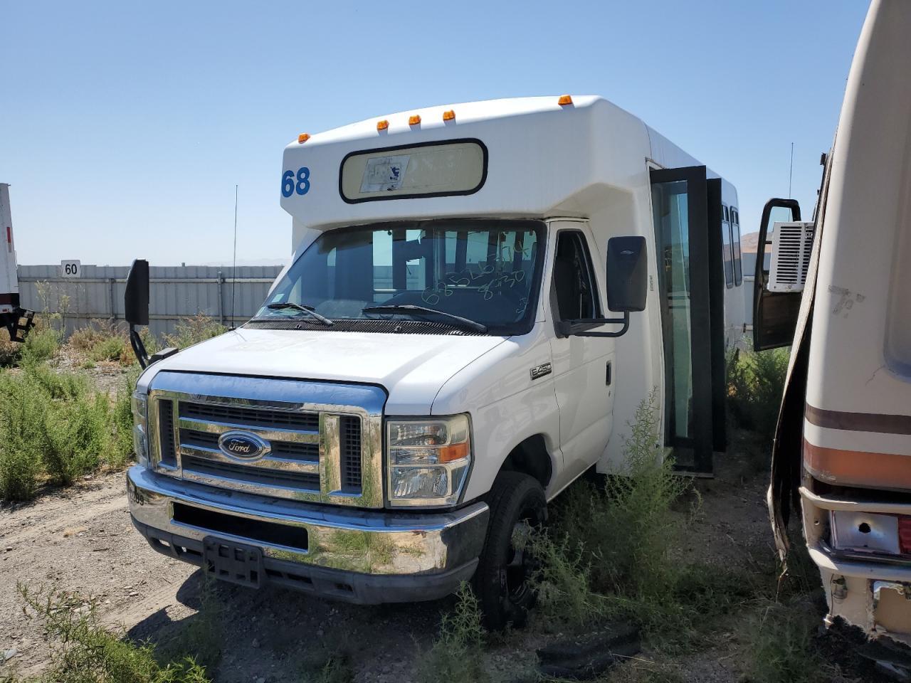 FORD ECONOLINE 2011 white cutaway gas 1FDFE4FS3BDB05232 photo #1