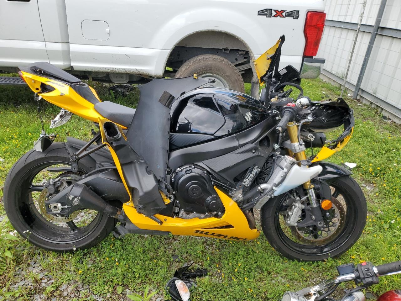 SUZUKI GSX-R750 2017 yellow  gas JS1GR7MA5H2100735 photo #1