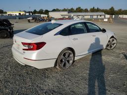 HONDA ACCORD TOU 2018 white  gas 1HGCV2F90JA005261 photo #4