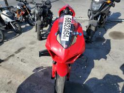 DUCATI PANIGALE V 2022 red  gas ZDMDAGWW7NB002265 photo #3