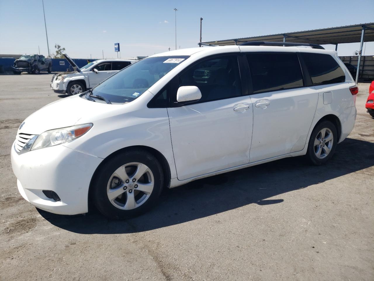 TOYOTA SIENNA LE 2016 white  gas 5TDKK3DC9GS711647 photo #1