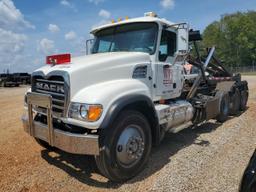 MACK 700 CV700 2002 white  diesel 1M2AG11C42M001626 photo #3