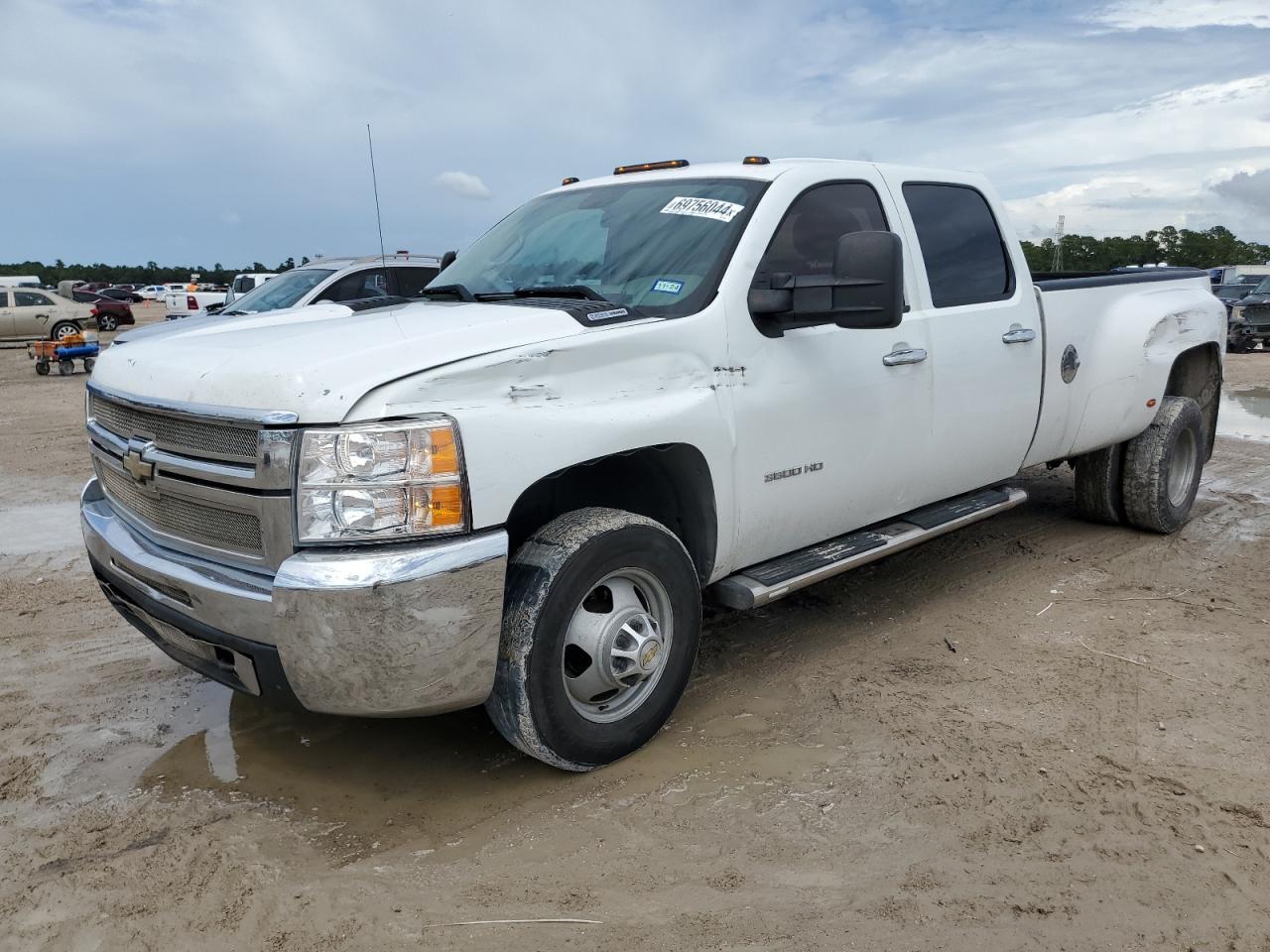 CHEVROLET SILVERADO 2010 white crew pic diesel 1GC7CZB68AF116458 photo #1