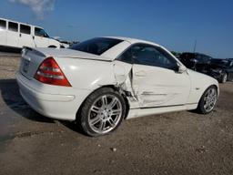 MERCEDES-BENZ SLK 320 2004 white  gas WDBKK65FX4F311407 photo #4