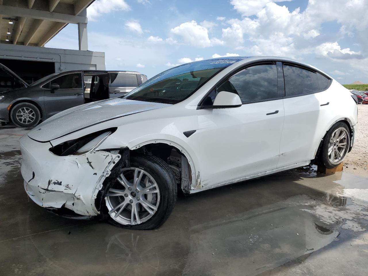 TESLA MODEL Y 2023 white  electric 7SAYGDEE1PF590900 photo #1