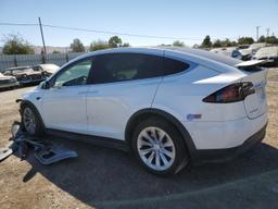 TESLA MODEL X 2018 white  electric 5YJXCAE27JF141043 photo #3