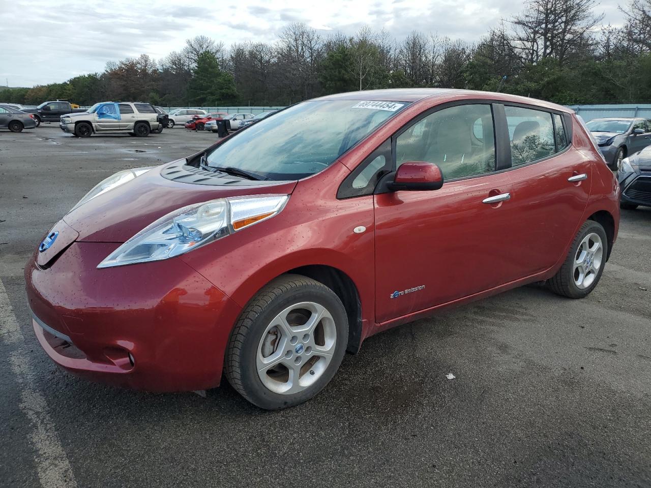 NISSAN LEAF SV 2012 red hatchbac electric JN1AZ0CPXCT026128 photo #1