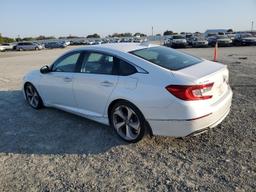 HONDA ACCORD TOU 2018 white  gas 1HGCV2F90JA005261 photo #3