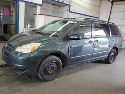 TOYOTA SIENNA XLE 2004 green  gas 5TDBA22CX4S015665 photo #2