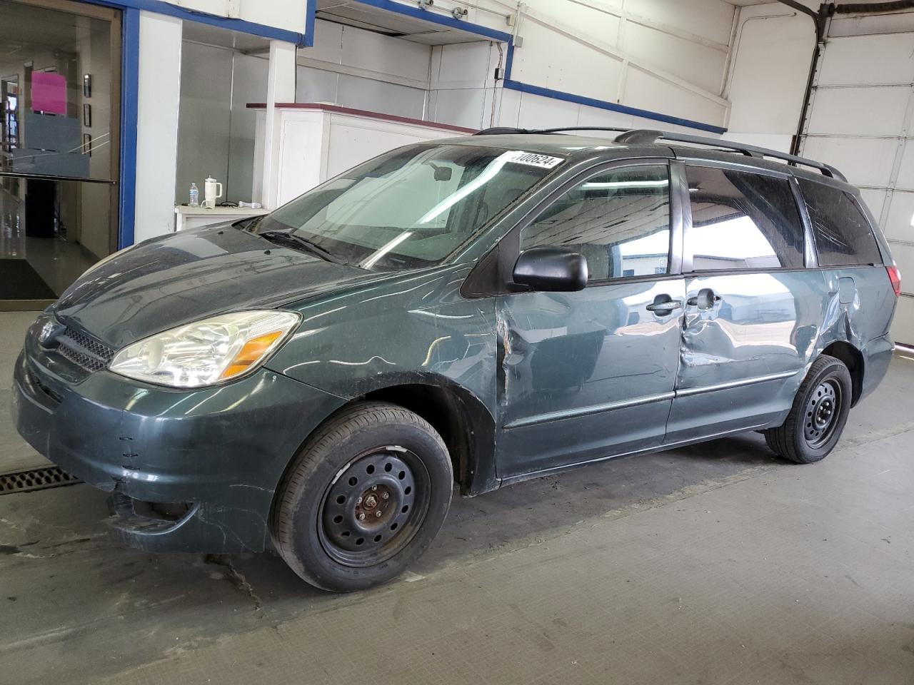 TOYOTA SIENNA XLE 2004 green  gas 5TDBA22CX4S015665 photo #1