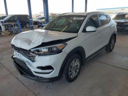 HYUNDAI TUCSON SEL 2018 white  gas KM8J33A40JU767710 photo #2