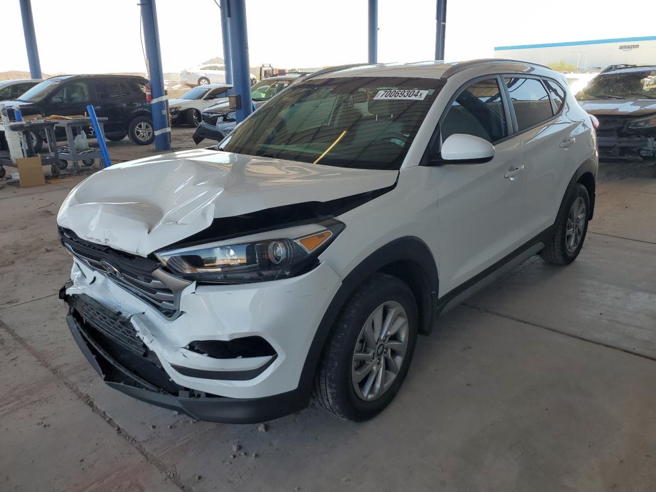 HYUNDAI TUCSON SEL 2018 white  gas KM8J33A40JU767710 photo #1