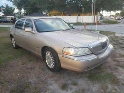 LINCOLN TOWN CAR E 2003 gray sedan 4d gas 1LNHM81W13Y687189 photo #2