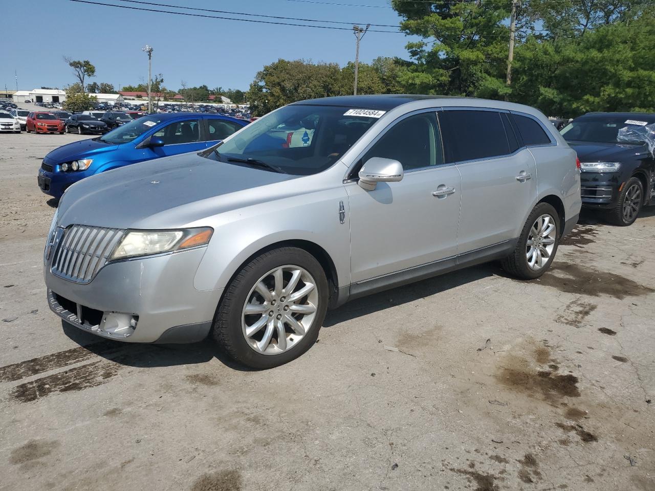 LINCOLN MKT 2010 silver  gas 2LMHJ5FR1ABJ10431 photo #1