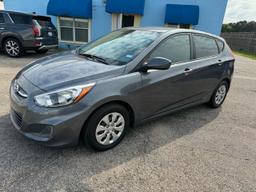 HYUNDAI ACCENT SE 2017 gray hatchbac gas KMHCT5AE9HU306562 photo #3