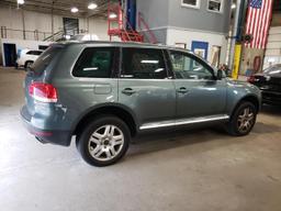 VOLKSWAGEN TOUAREG 4. 2004 gray  gas WVGCM67L94D032492 photo #4