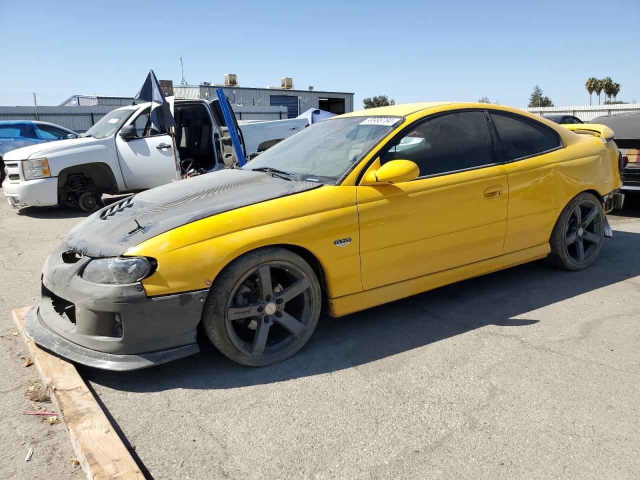 PONTIAC GTO 2004 yellow  gas 6G2VX12G64L202418 photo #1